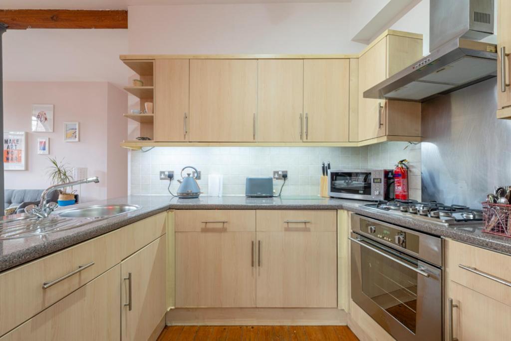 5 Mins Walk From Centre, Spacious City Apt, Open-Plan Nottingham Esterno foto