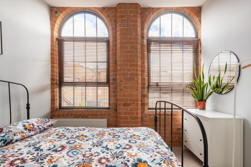 5 Mins Walk From Centre, Spacious City Apt, Open-Plan Nottingham Esterno foto